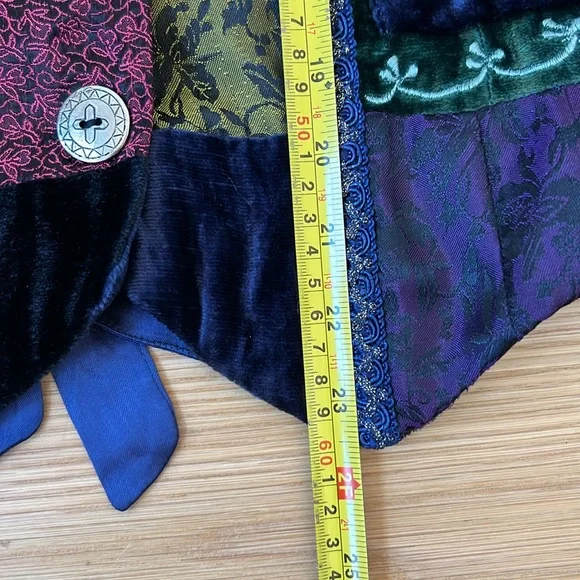 Vintage velvet embossed patchwork vest - Picture 14 of 16